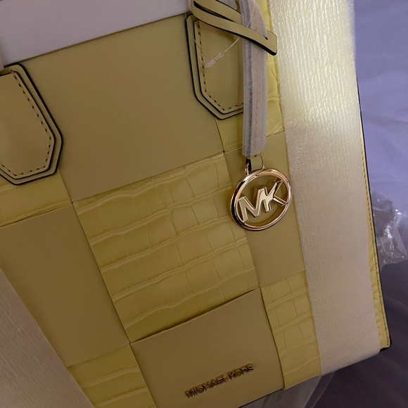 MK Mercer - Picture 2 of 4